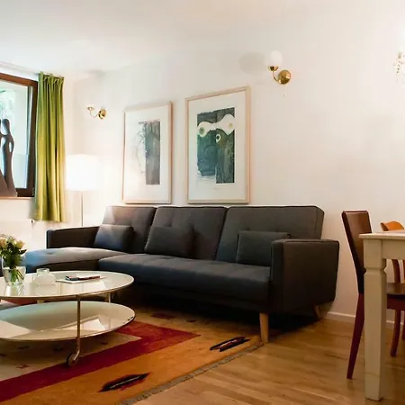 Beautiful Park Apartment For 4 Guests
